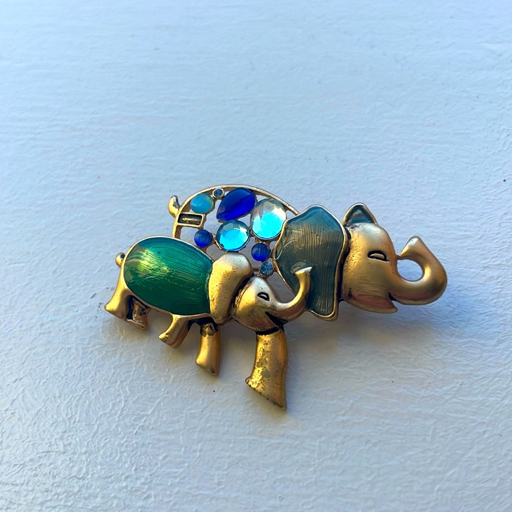 Mama and Baby Elephants Brooch Pin